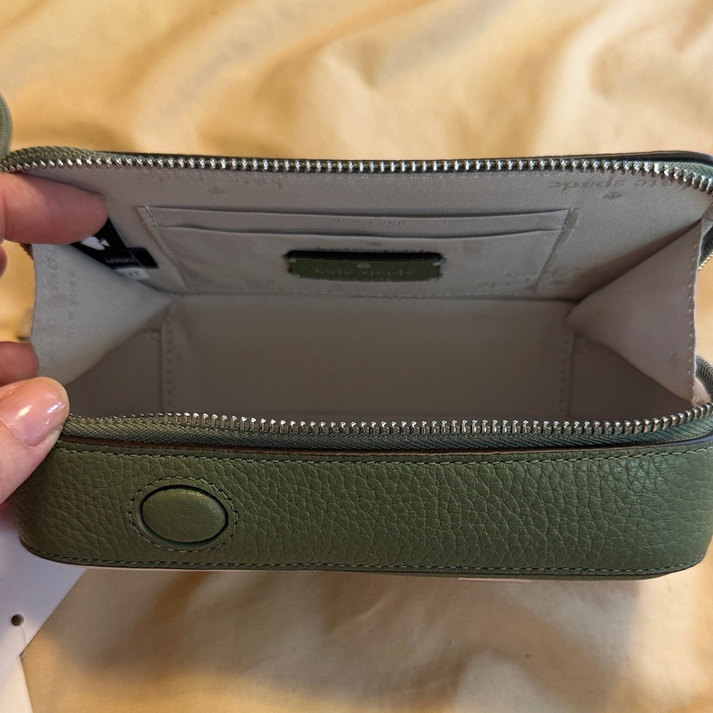 Kate Spade Green and White Camera Wristlet - Picture 2 of 6